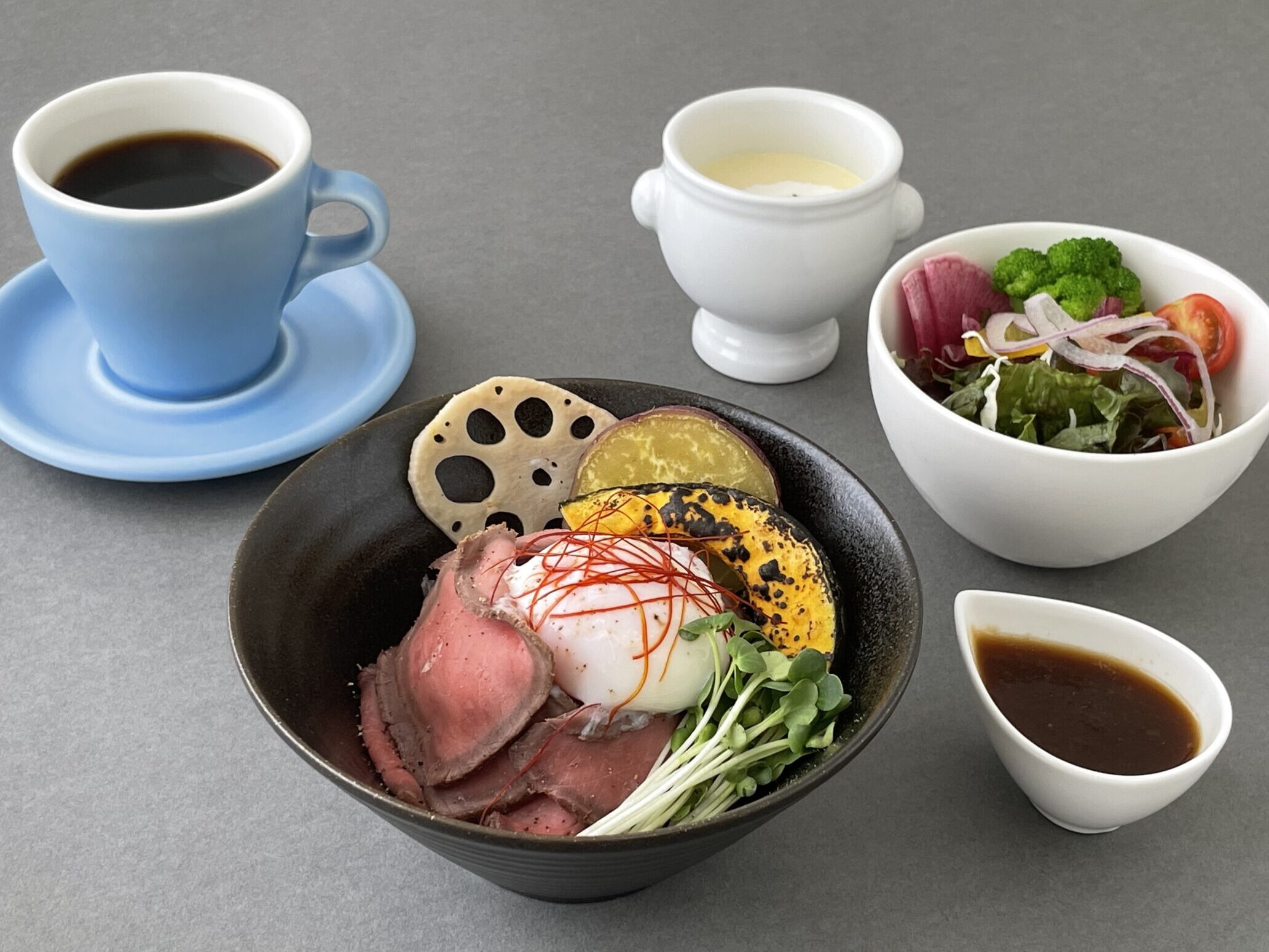 ［期間限定］ローストビーフ丼セット｜サラダ・スープ・ドリンク付